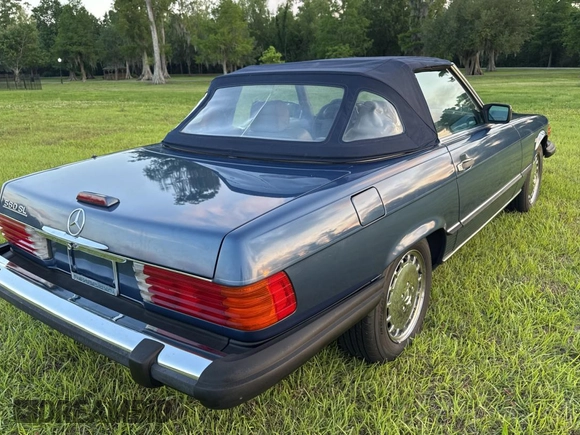 1988 Mercedes-Benz 560 Series 560SL with VIN WDBBA48DXJA085766, listed as a Copart auction lot 54797875 with 69,162 mi miles and Clean Title. Bid and sale history available at carsss.com. Image 4.