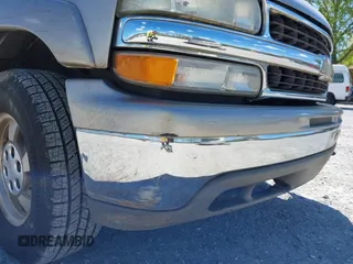 2000 Chevrolet Suburban LT with VIN 3GNFK16T0YG114431, listed as a IAAI auction lot 42059206 with 266,582 mi miles. Bid and sale history available at carsss.com. Image 12.