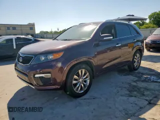 2012 Kia Sorento SX z VIN 5XYKW4A28CG234559, wystawiony jako Copart lot #58477575 z przebiegiem 129 400 mil mil oraz Czysty tytuł • Clean title. Historia ofert i sprzedaży dostępna na DreamBid. Obrazek 1.