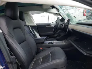 2023 Tesla Model 3 z VIN 5YJ3E1EA8PF403743, wystawiony jako IAAI lot #42076747 z przebiegiem 58 399 mil mil oraz . Historia ofert i sprzedaży dostępna na DreamBid. Obrazek 5.