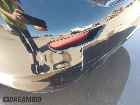 2015 Infiniti Q50 Premium with VIN JN1BV7AP9FM355526, listed as a IAAI auction lot 42010401 with 67,131 mi miles. Bid and sale history available at carsss.com. Image 20.