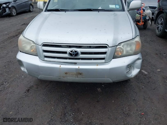 2005 Toyota Highlander with VIN JTEDP21A050085215, listed as a IAAI auction lot 41807809 with 133,953 mi miles. Bid and sale history available at carsss.com. Image 6.