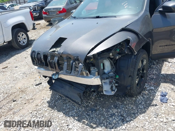 2018 Jeep Cherokee Latitude z VIN 1C4PJMCB8JD568944, wystawiony jako IAAI lot #42244217 z przebiegiem 34 945 mil mil oraz . Historia ofert i sprzedaży dostępna na DreamBid. Obrazek 6.