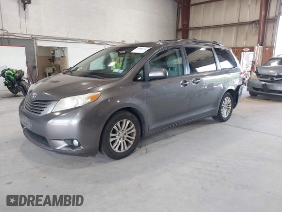 2011 Toyota Sienna XLE AAS z VIN 5TDYK3DC9BS086170, wystawiony jako IAAI lot #42596944 z przebiegiem 156 813 mil mil oraz . Historia ofert i sprzedaży dostępna na DreamBid. Obrazek 2.