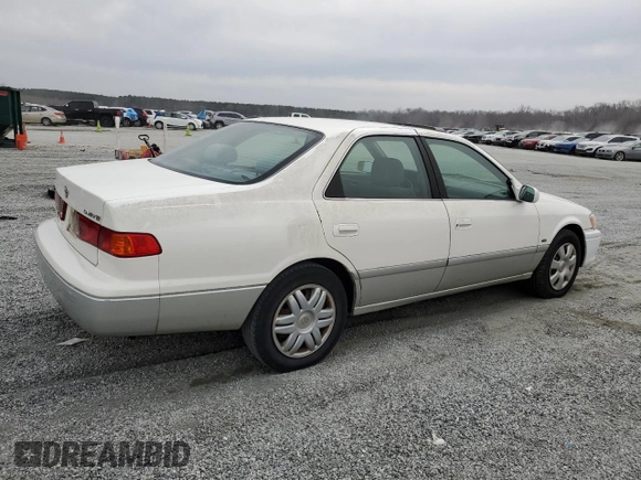 2001 Toyota Camry CE z VIN JT2BG22K210600687, wystawiony jako Copart lot #48807225 z przebiegiem 307 479 mil mil oraz Szkoda całkowita • Salvage title. Historia ofert i sprzedaży dostępna na DreamBid. Obrazek 3.