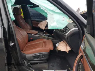 2015 BMW X5 xDrive50i z VIN 5UXKR6C56F0J78575, wystawiony jako IAAI lot #41933018 z przebiegiem Nie podano mil oraz . Historia ofert i sprzedaży dostępna na DreamBid. Obrazek 5.
