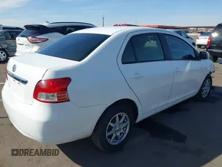 2009 Toyota Yaris z VIN JTDBT903X94060680, wystawiony jako IAAI lot #41590498 z przebiegiem 139 196 mil mil oraz . Historia ofert i sprzedaży dostępna na DreamBid. Obrazek 4.