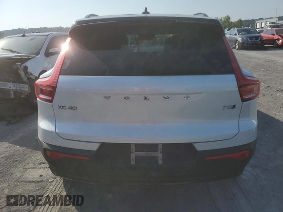 2022 Volvo XC40 R-Design с VIN YV4162UM0N2667557, выставлен на аукционе Copart как лот 60994893 с пробегом 36 185 миль миль и Списание • Salvage title. История ставок и продаж доступна на DreamBid. Изображение 6.