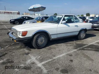 1985 Mercedes-Benz 380 z VIN WDBBA45C5FA030452, wystawiony jako Copart lot #54249215 z przebiegiem 125 491 mil mil oraz Tytuł czysty. Historia ofert i sprzedaży dostępna na DreamBid. Obrazek 1.