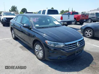 2019 Volkswagen Jetta S z VIN 3VWC57BU3KM275589, wystawiony jako IAAI lot #41357601 z przebiegiem 85 687 mil mil oraz . Historia ofert i sprzedaży dostępna na DreamBid. Obrazek 1.