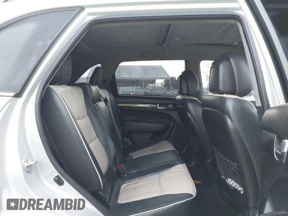2013 Kia Sorento SX z VIN 5XYKW4A27DG380954, wystawiony jako IAAI lot #41932872 z przebiegiem 183 599 mil mil oraz . Historia ofert i sprzedaży dostępna na DreamBid. Obrazek 8.