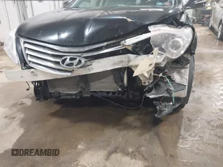 2013 Hyundai Azera z VIN KMHFG4JG4DA218608, wystawiony jako IAAI lot #41601792 z przebiegiem 101 846 mil mil oraz . Historia ofert i sprzedaży dostępna na DreamBid. Obrazek 6.
