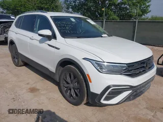 2024 Volkswagen Tiguan SE with VIN 3VV3B7AX9RM098307, listed as a IAAI auction lot 41941586 with 16,945 mi miles and . Bid and sale history available at DreamBid. Image 1.