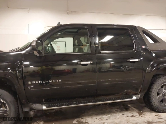 2008 Chevrolet Avalanche LS with VIN 3GNFK12378G169464, listed as a IAAI auction lot 41371639 with 246,490 mi miles. Bid and sale history available at carsss.com. Image 15.