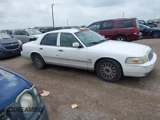 2009 Mercury Grand Marquis LS with VIN 2MEHM75V99X623036, listed as a IAAI auction lot 42087957 with 208,652 mi miles. Bid and sale history available at carsss.com. Image 1.
