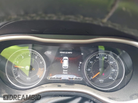2015 Jeep Cherokee Limited with VIN 1C4PJMDS3FW576332, listed as a IAAI auction lot 41618035 with 203,620 mi miles. Bid and sale history available at carsss.com. Image 7.