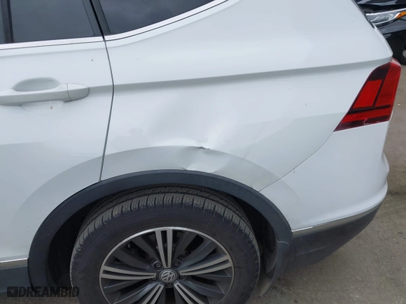 2018 Volkswagen Tiguan SEL with VIN 3VV3B7AX9JM090342, listed as a IAAI auction lot 41895823 with 98,400 mi miles. Bid and sale history available at carsss.com. Image 19.