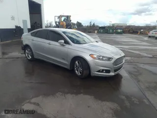 2015 Ford Fusion Energi Titanium with VIN 3FA6P0SU1FR293900, listed as a IAAI auction lot 41054751 with 173,930 mi miles. Bid and sale history available at carsss.com. Image 1.