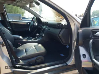 2005 Mercedes-Benz C 230 Kompressor с VIN WDBRF40J15A782461, выставлен на аукционе IAAI как лот 42119047 с пробегом Не указан миль и . История ставок и продаж доступна на DreamBid. Изображение 5.