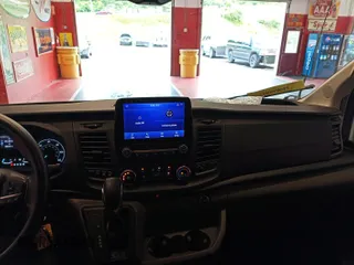 2020 Ford Transit z VIN 1FTBR1YG6LKA35821, wystawiony jako IAAI lot #42727394 z przebiegiem 86 896 mil mil oraz . Historia ofert i sprzedaży dostępna na DreamBid. Obrazek 12.