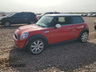 2007 MINI Hardtop S z VIN WMWMF73597TV31851, wystawiony jako Copart lot #50551435 z przebiegiem 130 991 mil mil oraz Szkoda całkowita • Salvage title. Historia ofert i sprzedaży dostępna na DreamBid. Obrazek 1.