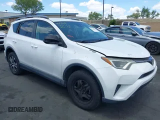 2017 Toyota RAV4 LE z VIN 2T3ZFREV2HW355371, wystawiony jako IAAI lot #42246996 z przebiegiem Nie podano mil oraz . Historia ofert i sprzedaży dostępna na DreamBid. Obrazek 12.