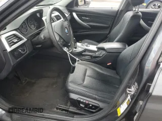 2013 BMW 3 Series 328i z VIN WBA3C1C54DF441678, wystawiony jako Copart lot #56226705 z przebiegiem 96 829 mil mil oraz Szkody całkowita. Historia ofert i sprzedaży dostępna na DreamBid. Obrazek 7.