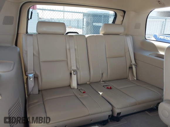 2014 Chevrolet Tahoe LTZ z VIN 1GNSCCE04ER141920, wystawiony jako IAAI lot #41484239 z przebiegiem 98 855 mil mil oraz . Historia ofert i sprzedaży dostępna na DreamBid. Obrazek 14.
