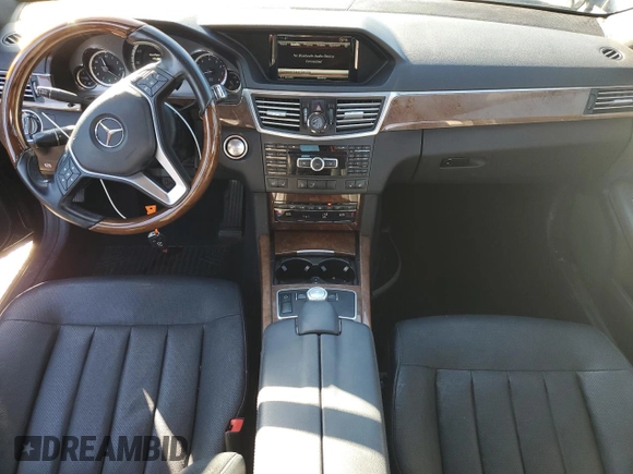 2013 Mercedes-Benz E 550 Sport z VIN WDDHF9BB7DA722074, wystawiony jako Copart lot #83458924 z przebiegiem 159 755 mil mil oraz Szkoda całkowita • Salvage title. Historia ofert i sprzedaży dostępna na DreamBid. Obrazek 8.