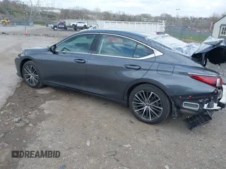 2022 Lexus ES 350 z VIN 58ADZ1B13NU132242, wystawiony jako IAAI lot #41925701 z przebiegiem 30 381 mil mil oraz . Historia ofert i sprzedaży dostępna na DreamBid. Obrazek 3.