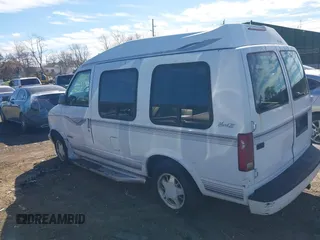 1995 Chevrolet Astro Cargo Van with VIN 1GBDM19W7SB261642, listed as a IAAI auction lot 38993802 with 137,524 mi miles. Bid and sale history available at carsss.com. Image 3.