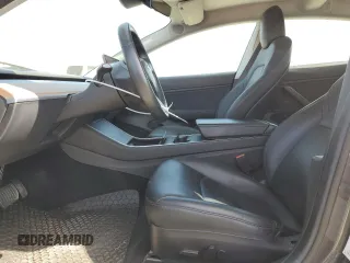 2018 Tesla Model 3 Long Range Battery z VIN 5YJ3E1EB0JF113044, wystawiony jako Copart lot #57056865 z przebiegiem 65 613 mil mil oraz Szkody całkowita. Historia ofert i sprzedaży dostępna na DreamBid. Obrazek 7.