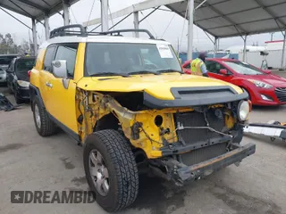 2007 Toyota FJ Cruiser with VIN JTEBU11FX70037231, listed as a IAAI auction lot 42018669 with 129,670 mi miles. Bid and sale history available at carsss.com. Image 1.