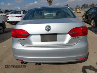 2013 Volkswagen Jetta Sedan SE with VIN 3VWDP7AJ9DM218211, listed as a IAAI auction lot 41493793 with 211,789 mi miles. Bid and sale history available at carsss.com. Image 16.