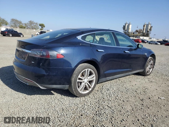 2013 Tesla Model S with VIN 5YJSA1CN4DFP20315, listed as a Copart auction lot 53488555 with 156,993 mi miles and Clean Title. Bid and sale history available at carsss.com. Image 3.