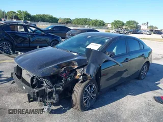 2022 Kia Forte LXS z VIN 3KPF24AD2NE439180, wystawiony jako IAAI lot #41830086 z przebiegiem 39 128 mil mil oraz . Historia ofert i sprzedaży dostępna na DreamBid. Obrazek 2.