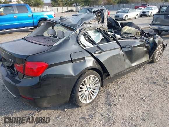 2015 BMW 3 Series 328i xDrive z VIN WBA3B5G50FNS13108, wystawiony jako IAAI lot #41772990 z przebiegiem Nie podano mil oraz . Historia ofert i sprzedaży dostępna na DreamBid. Obrazek 4.