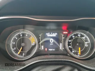 2019 Jeep Cherokee Altitude z VIN 1C4PJMLX6KD415525, wystawiony jako Copart lot #59932625 z przebiegiem 94 267 mil mil oraz Szkoda całkowita • Salvage title. Historia ofert i sprzedaży dostępna na DreamBid. Obrazek 9.