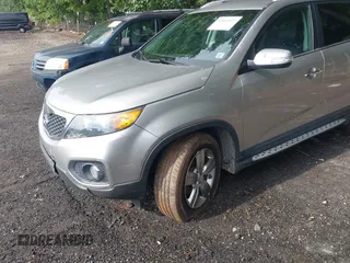 2013 Kia Sorento EX с VIN 5XYKU3A62DG371176, выставлен на аукционе IAAI как лот 42469423 с пробегом 199 505 миль миль и . История ставок и продаж доступна на DreamBid. Изображение 6.