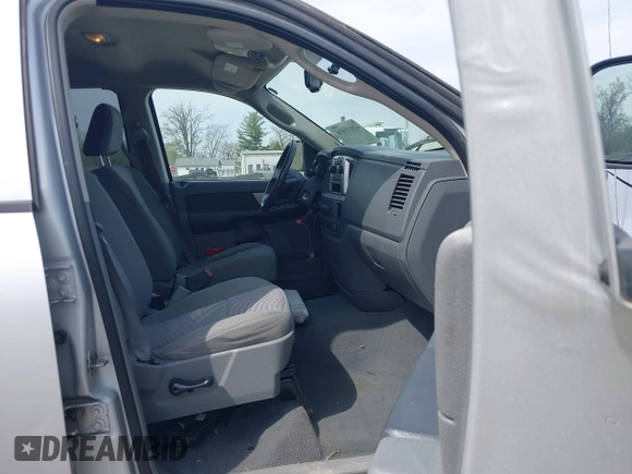 2008 Dodge 1500 SLT z VIN 1D7HU18N18S574013, wystawiony jako IAAI lot #42073938 z przebiegiem 143 365 mil mil oraz . Historia ofert i sprzedaży dostępna na DreamBid. Obrazek 5.