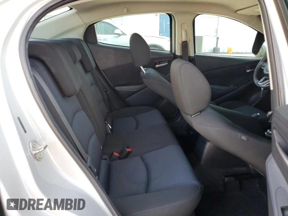 2019 Toyota Yaris L z VIN 3MYDLBYV7KY519027, wystawiony jako Copart lot #57104345 z przebiegiem Nie podano mil oraz Szkoda całkowita • Salvage title. Historia ofert i sprzedaży dostępna na DreamBid. Obrazek 10.