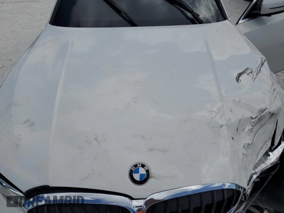 2022 BMW 3 Series 330i z VIN 3MW5R1J04N8C45622, wystawiony jako Copart lot #55467275 z przebiegiem 42 977 mil mil oraz Szkoda całkowita • Salvage title. Historia ofert i sprzedaży dostępna na DreamBid. Obrazek 11.