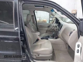 2007 Ford Escape Limited with VIN 1FMYU94187KA50511, listed as a IAAI auction lot 41460784 with 161,946 mi miles. Bid and sale history available at carsss.com. Image 5.