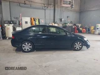 2006 Honda Civic LX z VIN 1HGFA165X6L103659, wystawiony jako IAAI lot #42579482 z przebiegiem 201 436 mil mil oraz . Historia ofert i sprzedaży dostępna na DreamBid. Obrazek 13.