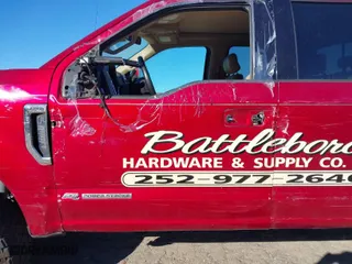 2017 Ford Super Duty F-250 SRW Lariat with VIN 1FT7W2BT4HEE41418, listed as a IAAI auction lot 40596814 with 110,684 mi miles. Bid and sale history available at carsss.com. Image 6.