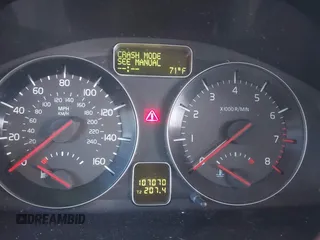 2010 Volvo C70 with VIN YV1672MC0AJ090939, listed as a IAAI auction lot 40903923 with 107,070 mi miles. Bid and sale history available at carsss.com. Image 7.