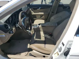2013 Mercedes-Benz C 300 Sport с VIN WDDGF8AB2DR247801, выставлен на аукционе Copart как лот 62273505 с пробегом 163 472 миль миль и Списание • Salvage title. История ставок и продаж доступна на DreamBid. Изображение 7.