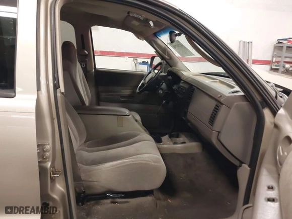 2004 Dodge Dakota SLT with VIN 1D7HL48N04S536819, listed as a IAAI auction lot 41210798 with 140,965 mi miles. Bid and sale history available at carsss.com. Image 5.