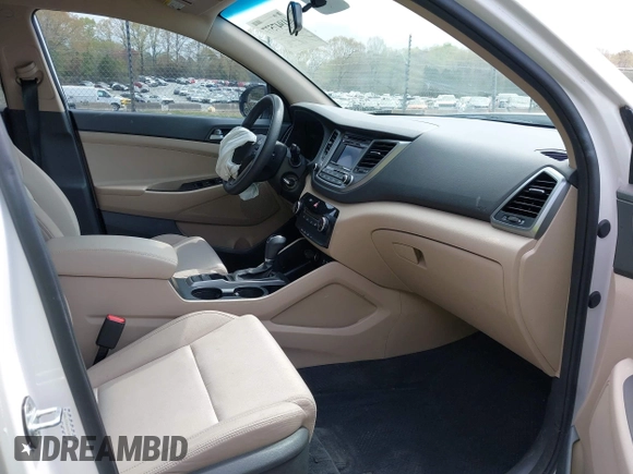 2017 Hyundai Tucson SE z VIN KM8J33A40HU383601, wystawiony jako IAAI lot #41947577 z przebiegiem 92 722 mil mil oraz . Historia ofert i sprzedaży dostępna na DreamBid. Obrazek 5.