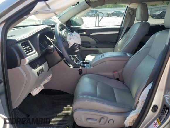 2016 Toyota Highlander XLE z VIN 5TDJKRFH1GS304526, wystawiony jako Copart lot #53499635 z przebiegiem 158 190 mil mil oraz Szkoda całkowita • Salvage title. Historia ofert i sprzedaży dostępna na DreamBid. Obrazek 7.